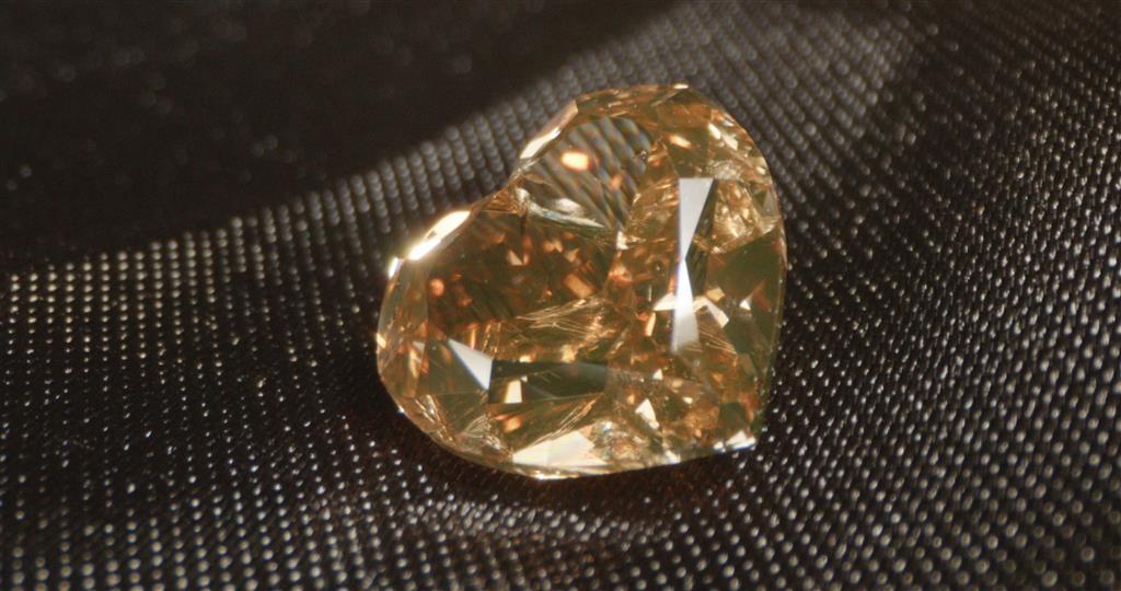 Here is the image of the fancy brown color diamond which you can buy from the best fancy diamond dealer in Belgium From Anita Diamonds